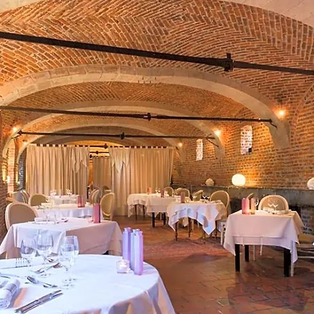 ホテル Logis-hotel-restaurant La Gentilhommiere 3*