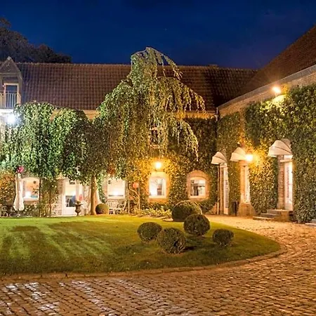 ホテル Logis-hotel-restaurant La Gentilhommiere 3*