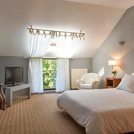 Logis-hotel-restaurant La Gentilhommiere ホテル 3*