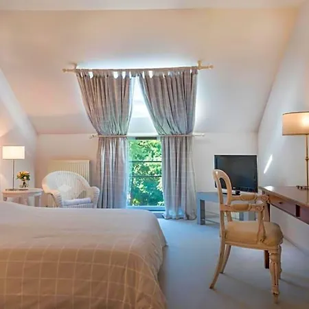 ホテル Logis-hotel-restaurant La Gentilhommiere