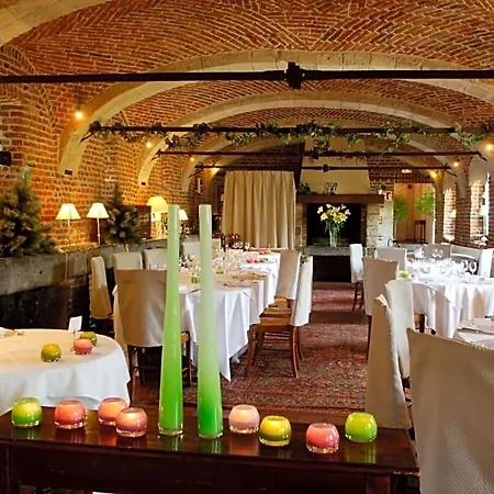 ホテル Logis-hotel-restaurant La Gentilhommiere